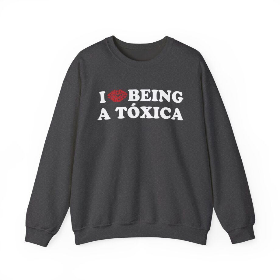 Chicos Toxicos I Love Being a Tóxica Unisex Heavy Blend™ Crewneck Sweatshirt